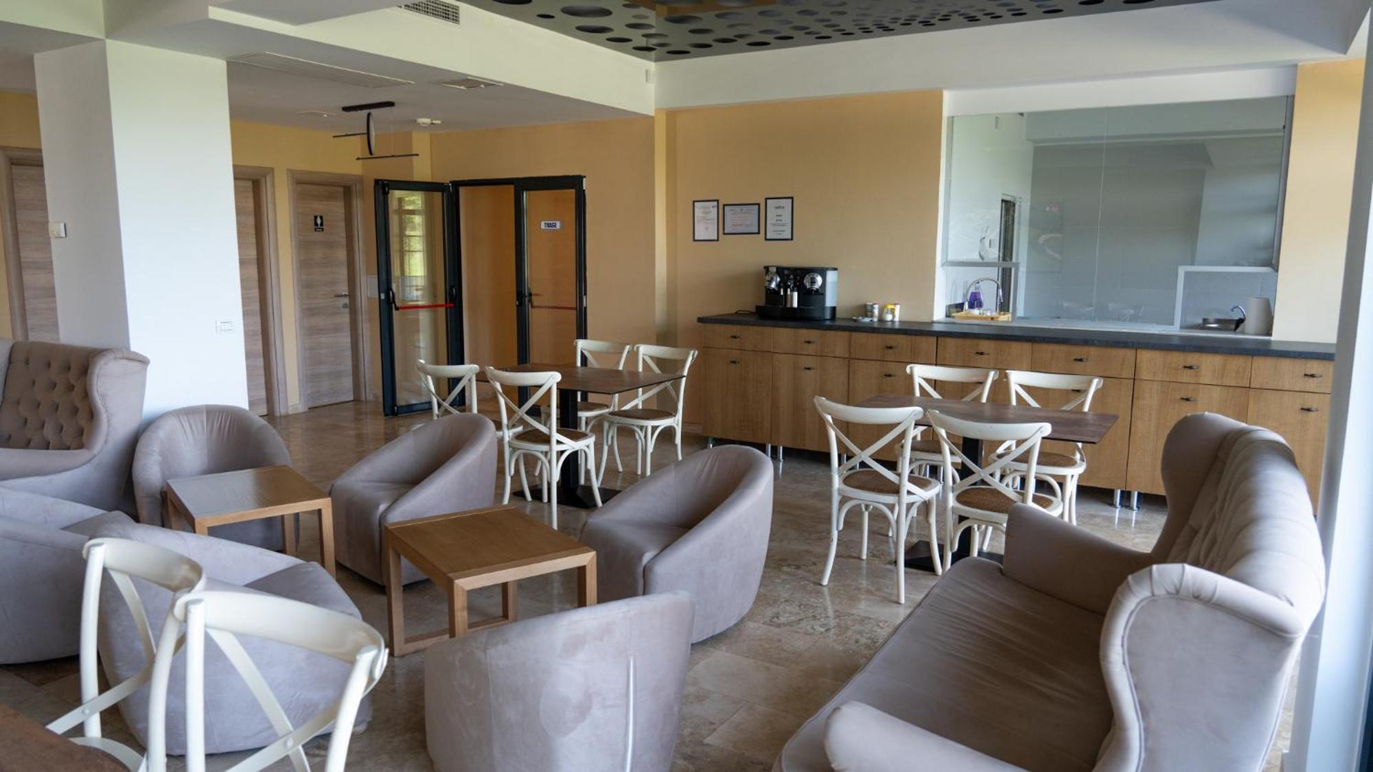 Hotel Alis إيفوري نورد المظهر الخارجي الصورة