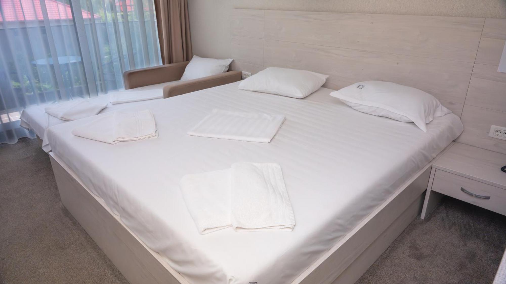 Hotel Alis إيفوري نورد المظهر الخارجي الصورة