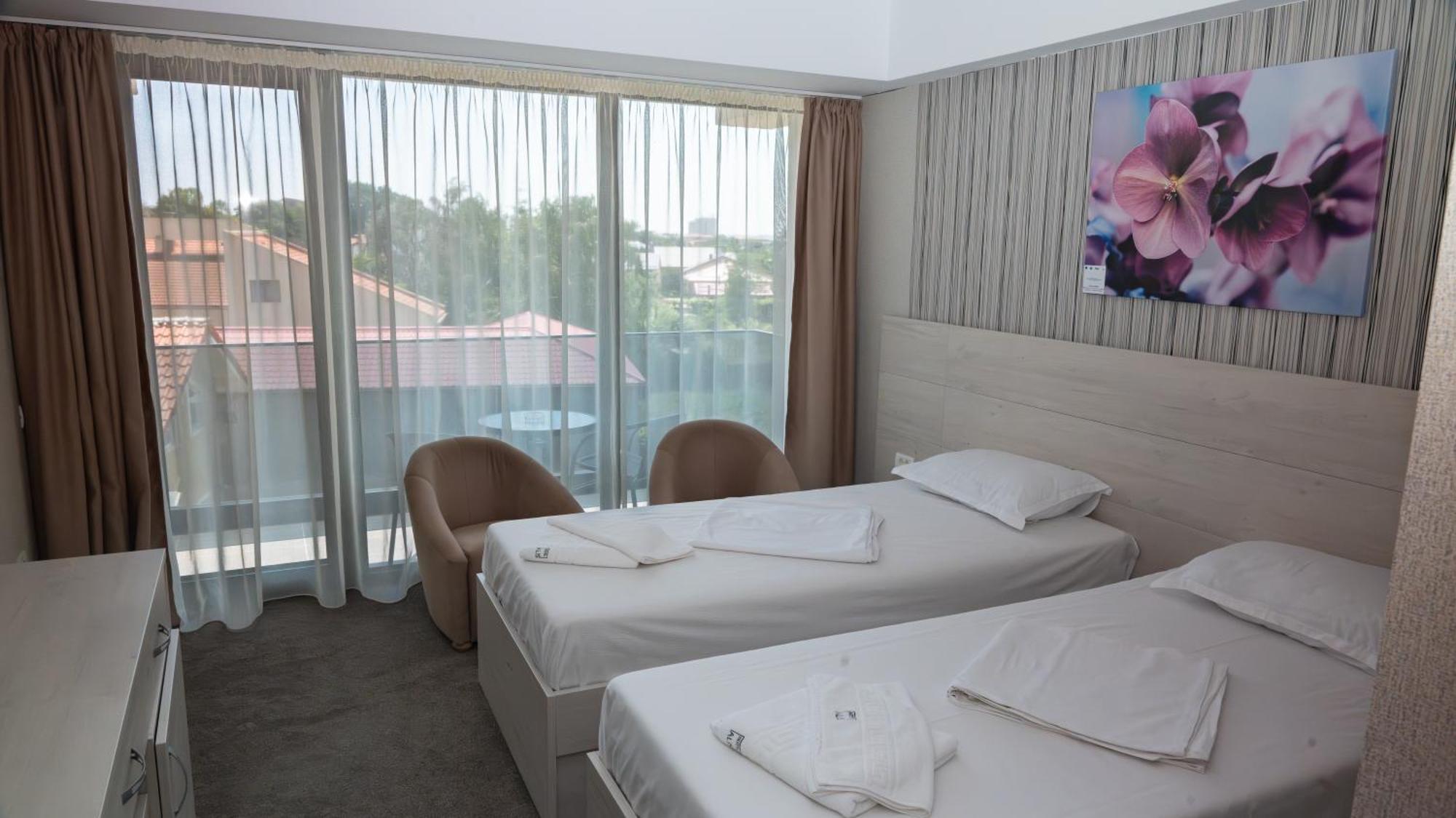 Hotel Alis إيفوري نورد المظهر الخارجي الصورة
