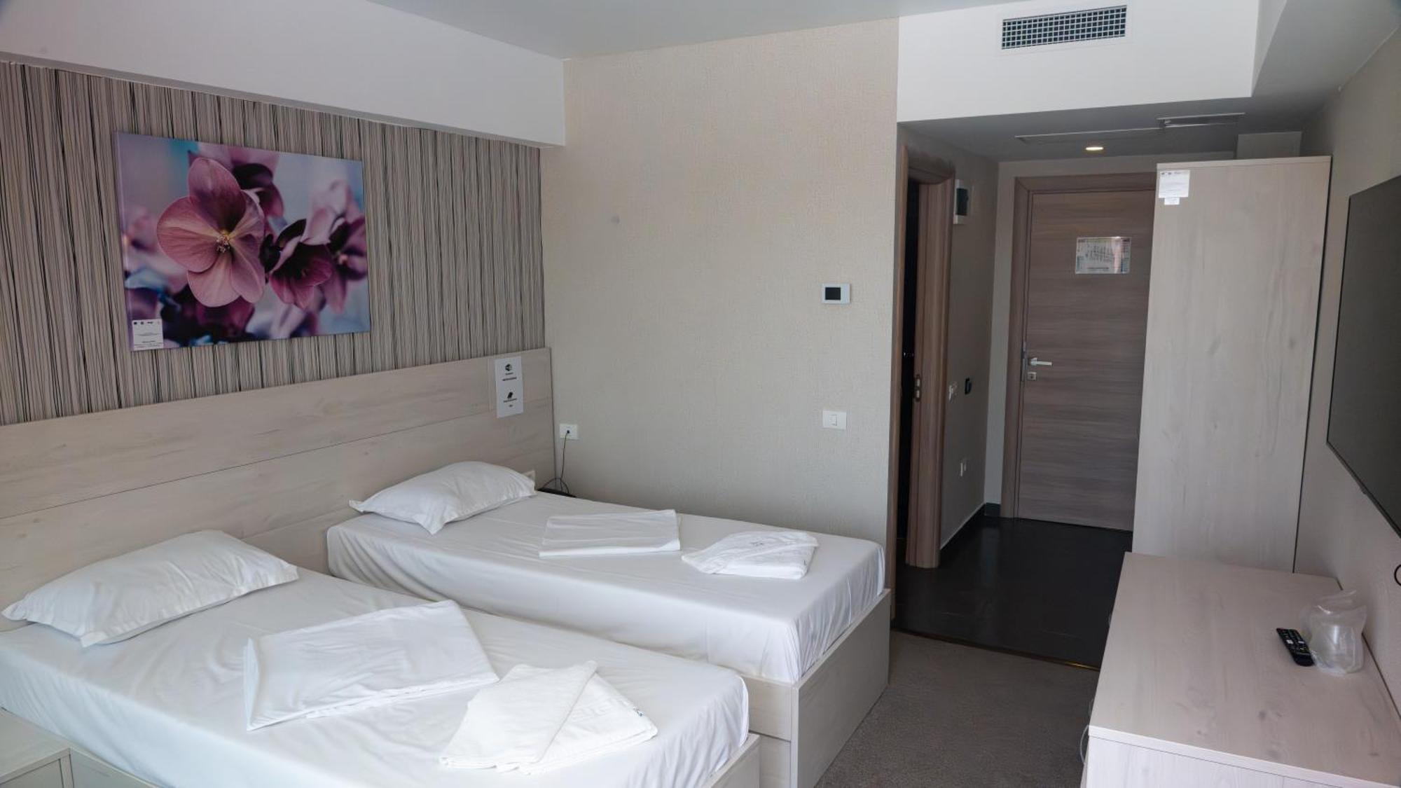 Hotel Alis إيفوري نورد المظهر الخارجي الصورة