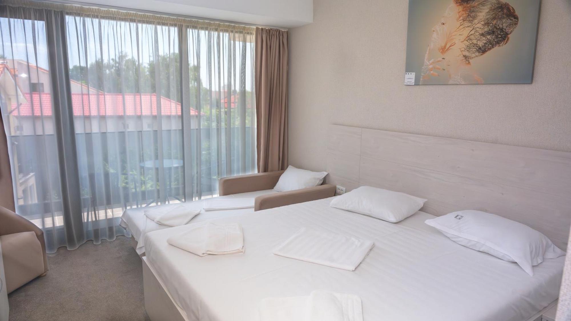 Hotel Alis إيفوري نورد المظهر الخارجي الصورة
